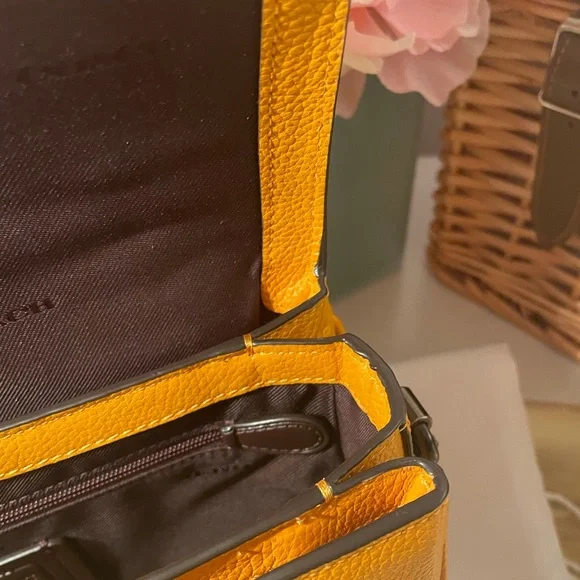 💓SOLD💓Coach Pollen Cassie - Rare  🦄 💛 - Picture 6 of 16